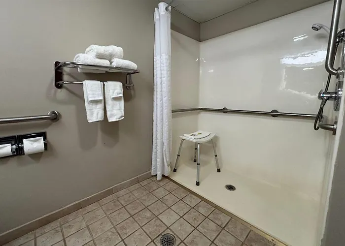 Super 8 By Wyndham Hotel 2*