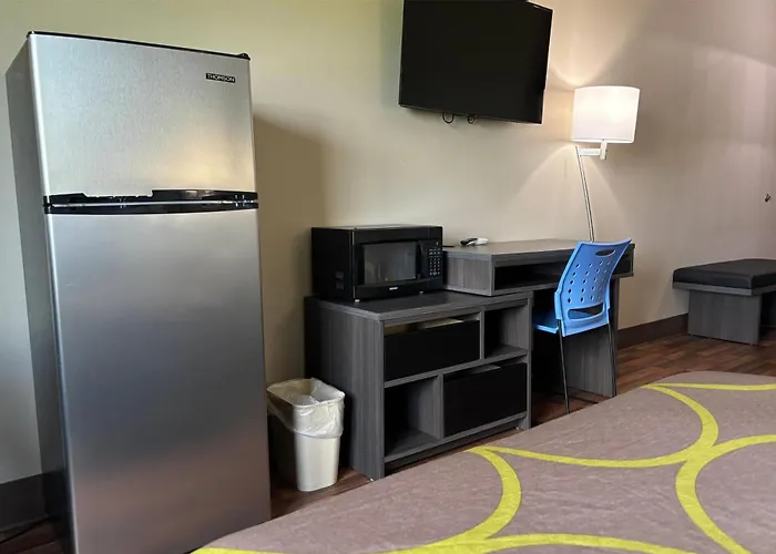 Super 8 By Wyndham Grayville