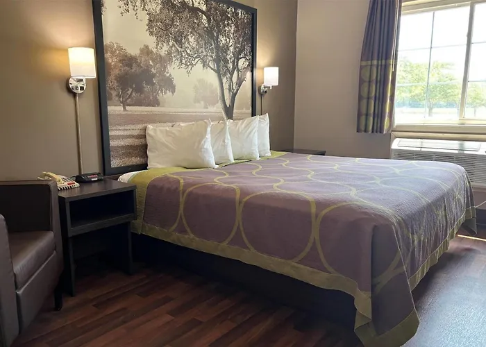 Super 8 By Wyndham Hotel 2*