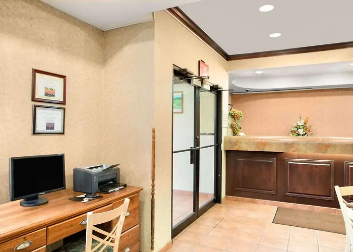 Super 8 By Wyndham Hotel Grayville