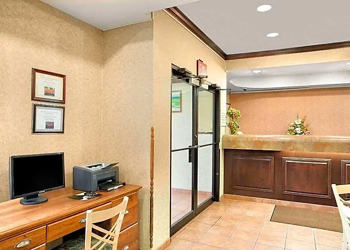 Super 8 By Wyndham Hotel 2*