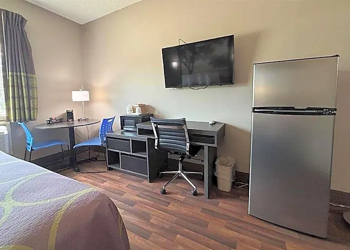 Super 8 By Wyndham Hotel